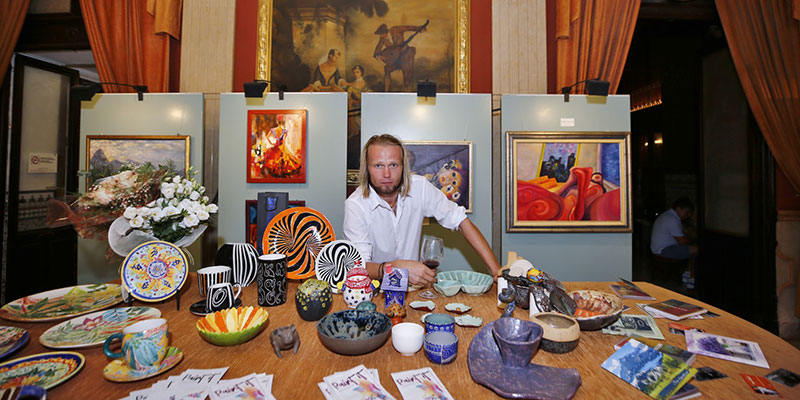 Eric Raudí expone su colección ‘Art Decor’ en el Casino