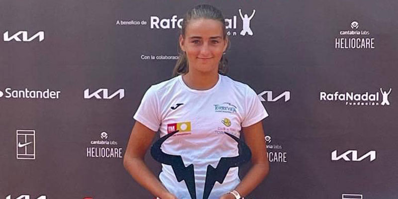 Charo Esquiva, campeona del Rafa Nadal Tour sub-16 de Bilbao