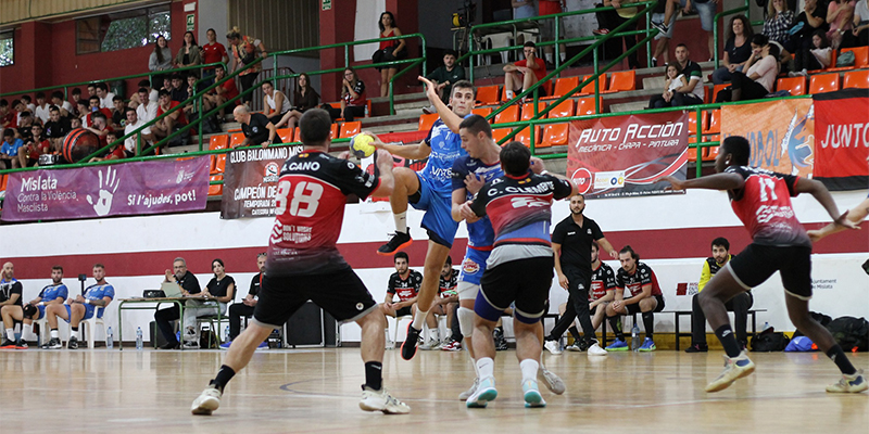 3285-BALONMANO El Mare Nostrum regresa de Mislata con las manos vacías