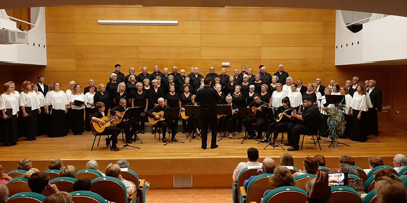 Dos corales locales cantaron al ritmo de habaneras