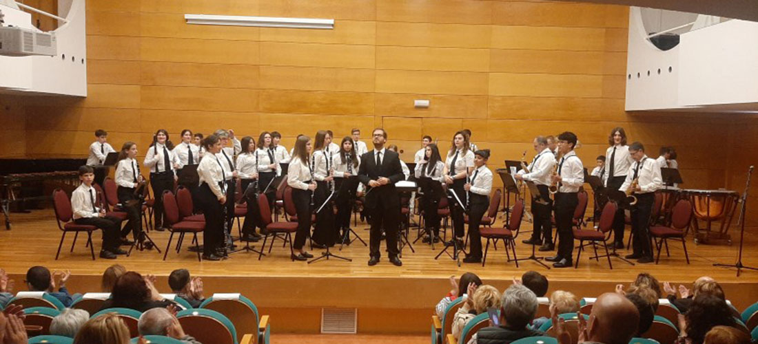 La banda juvenil de la UMT homenajeó a los padres