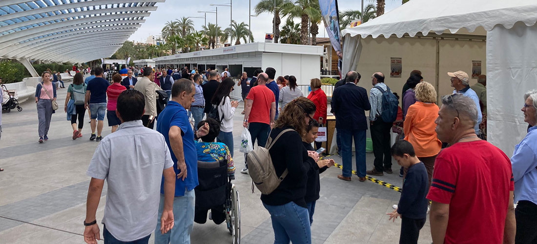 Gran afluencia de público en la XXV Feria del Libro