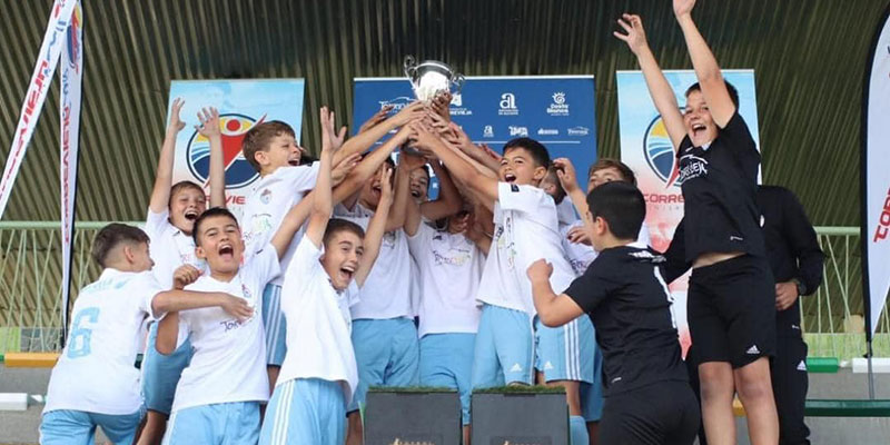 Podio torrevejense en la International Cup de fútbol