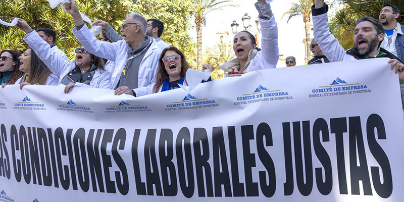 El comité de empresa del Hospital de Torrevieja logra un principio de acuerdo con la Conselleria de Sanidad