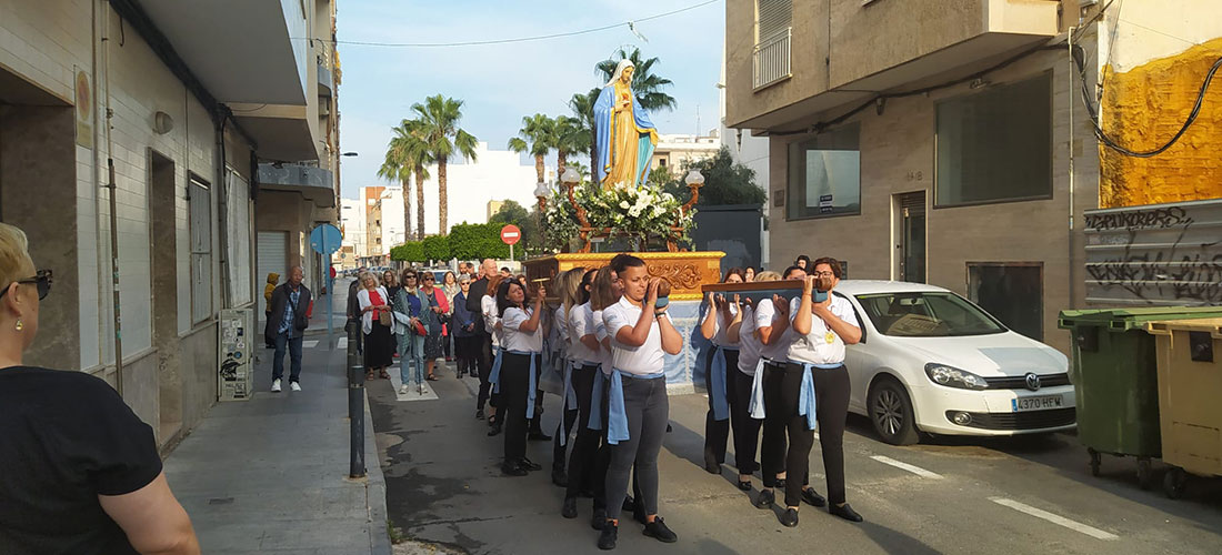 El rezo del Rosario de la Aurora recorrió el Barrio de la Punta