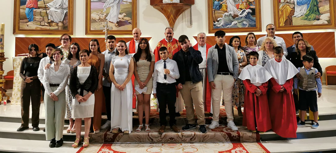 Nueve jóvenes reciben la confirmación en el 50 aniversario del Sagrado Corazón