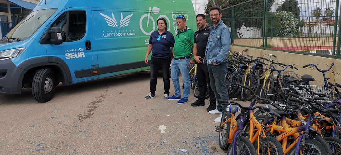 La Concejalía de Tráfico entrega 60 bicicletas a la asociación ‘Bicis para la vida’