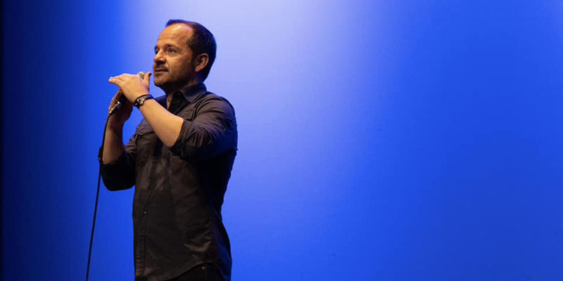 Ángel Martín llenó el teatro con “Punto para los locos”