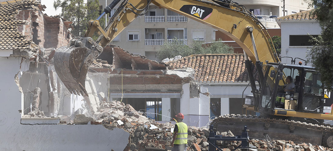 Derribado el antiguo Colegio Inmaculada tras más de 60 años de historia