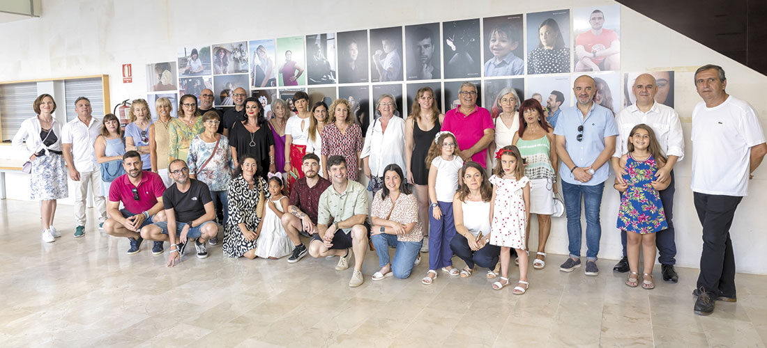 Los alumnos de la Escuela Municipal de Fotografía exponen sus retratos