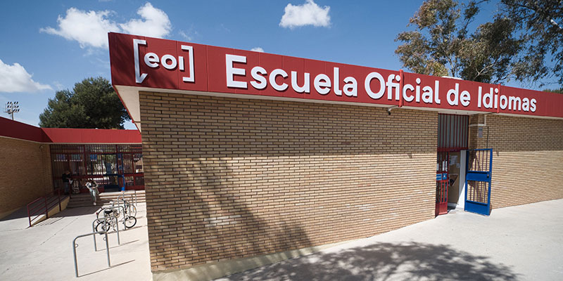 Protesta por la posible reducción de grupos de español en la Escuela Oficial de Idiomas