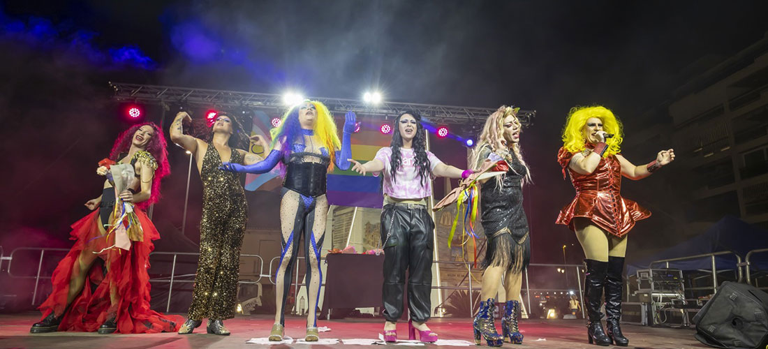 Multitudinaria fiesta del Orgullo en el Paseo Vista Alegre