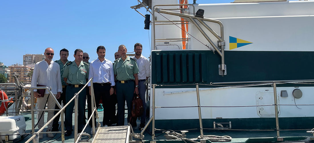Firmada el acta de entrega de donación de la patrullera de la Guardia Civil Río Almanzora al Ayuntamiento de Torrevieja