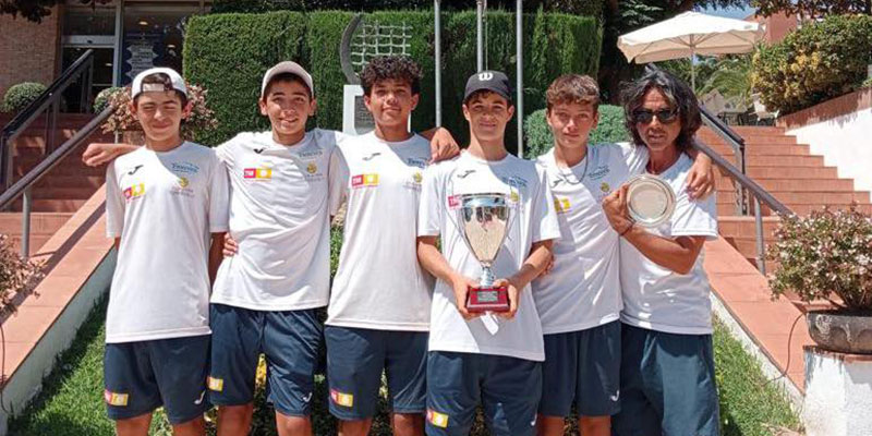 El equipo infantil masculino del CT Torrevieja, tercero de España por equipos
