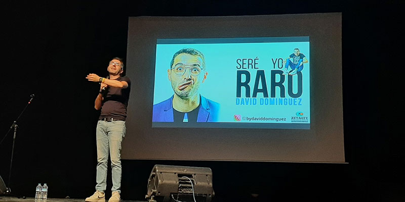 Desternillante espectáculo ‘El raro de los 90’, de David Domínguez