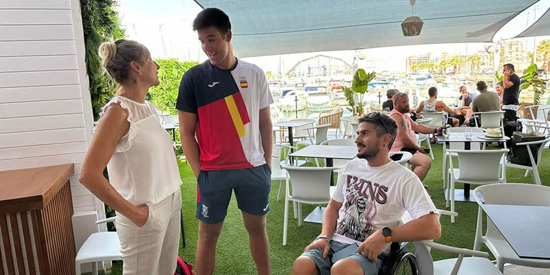 Diana Box recibe a los remeros locales Ander Martín y Javier García