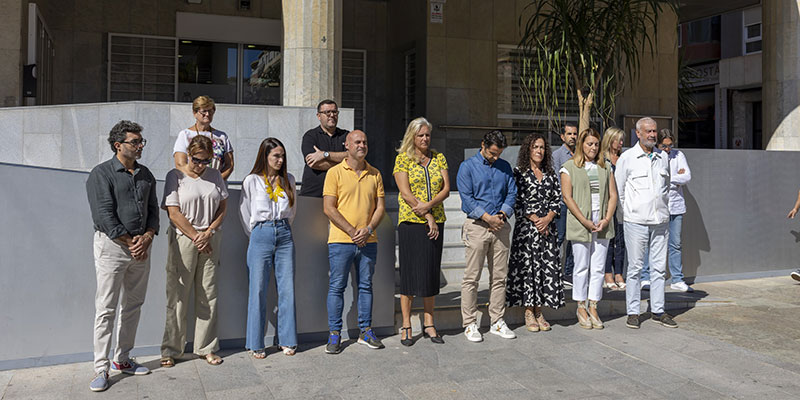 Un minuto de silencio por las víctimas del incendio de Atalayas