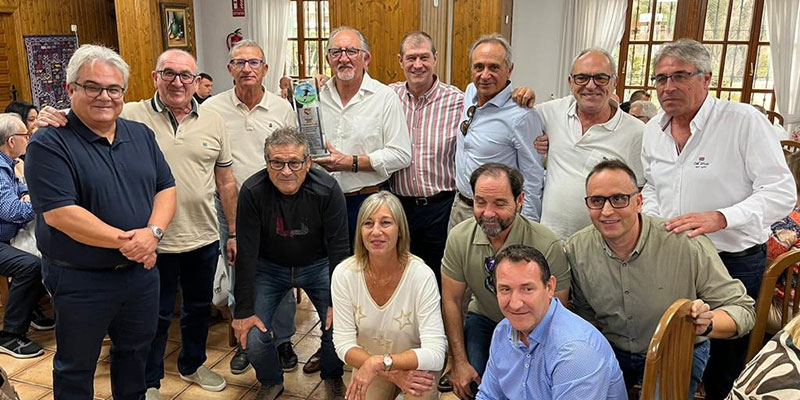 Los jugadores de los equipos de fútbol de la Peña Madridista recibieron el premio «Nito»