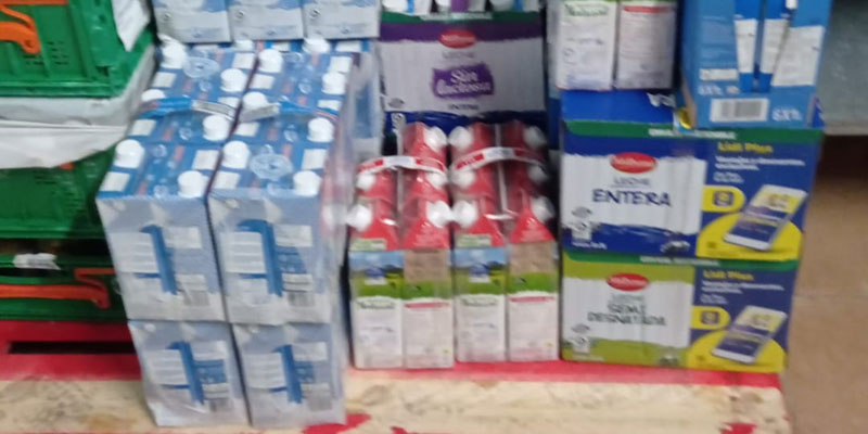 VA3340-ALIMENTOS Gran respuesta de los torrevejenses con sus donaciones de leche para Alimentos Solidarios