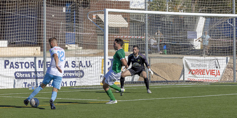 El SC Torrevieja se coloca como líder en solitario