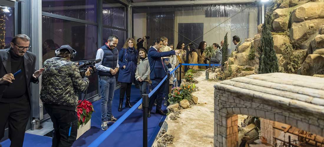 TORREVIEJA COLMÓ DE FLORES  A SU PATRONA