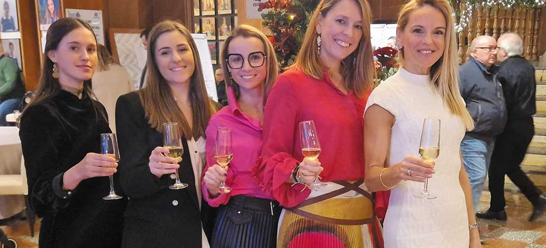 Abeto, luces y homenaje a las Sirenas en el alumbrado navideño del Real Club Náutico