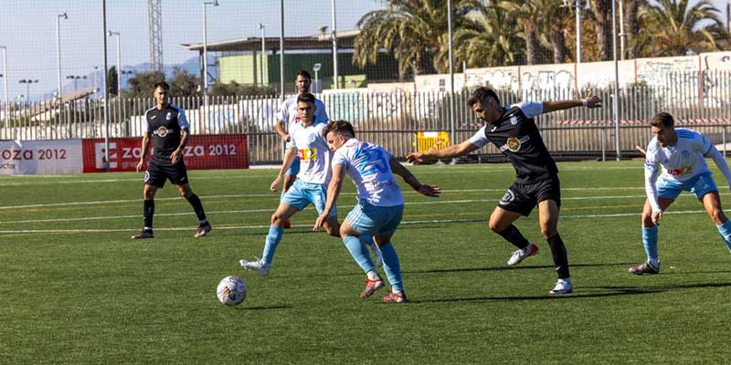 El Torrevieja empata en casa contra el Villajoyosa y se mantiene líder