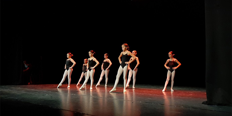 Clase abierta de Mery Dance Academy en el centro cultural