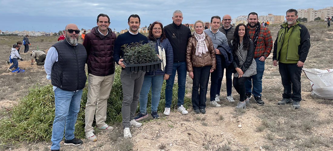 Plantación de especies autóctonas en el Día del Árbol