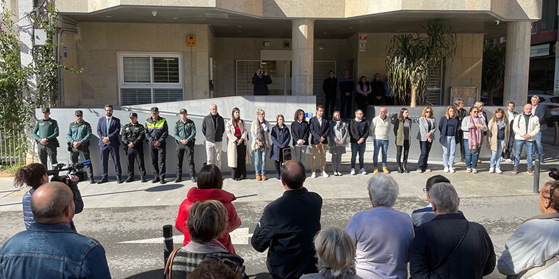 Minuto de silencio por la cruel muerte en acto de servicio de dos guardias civiles en Barbate