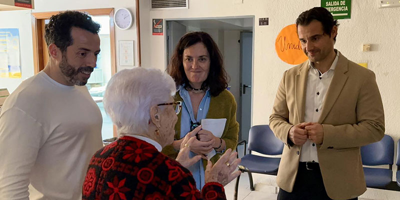 La directora general de Dependencia visitó la residencia pública de tercera edad de Torrevieja