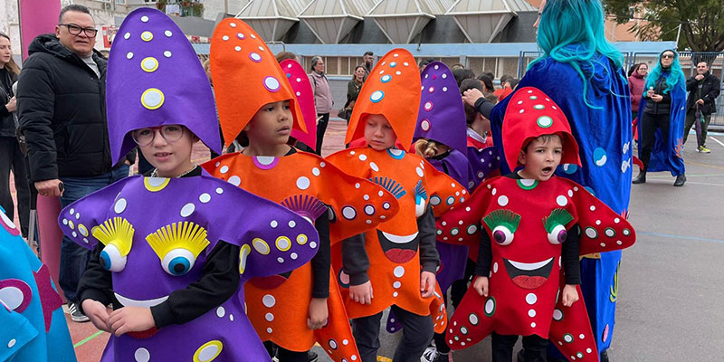 Gran desfile de carnaval en el Colegio Cuba