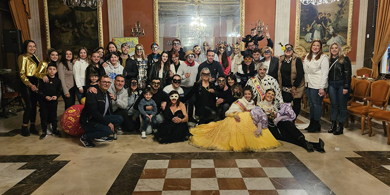 Gran fiesta de Carnaval de piñata en el Casino