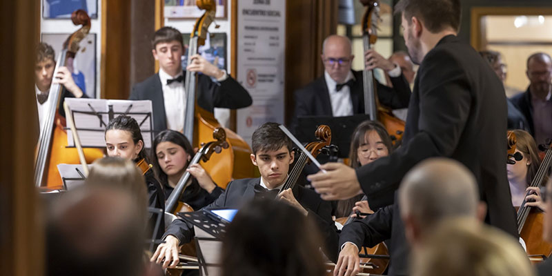 La Joven Orquesta Sinfónica vistió el Club Náutico de Semana Santa