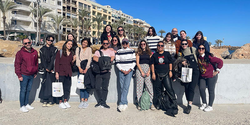 Alumnado del Máster Comincrea de la UA visita Torrevieja para preparar la exposición del 70º Certamen de Habaneras