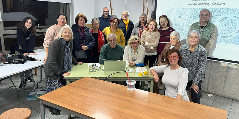 Charla sobre ciencia-arte en la Escuela Municipal de Pintura
