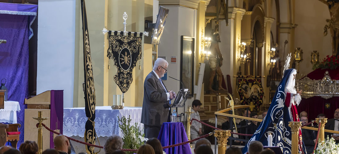 Antonio Hódar compartió vivencias y anécdotas en el pregón que abre la Semana Santa