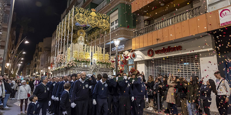 va3357-ss Por primera vez el Obispo de la Diócesis presidió una procesión de la Semana Santa torrevejense el Miércoles Santo