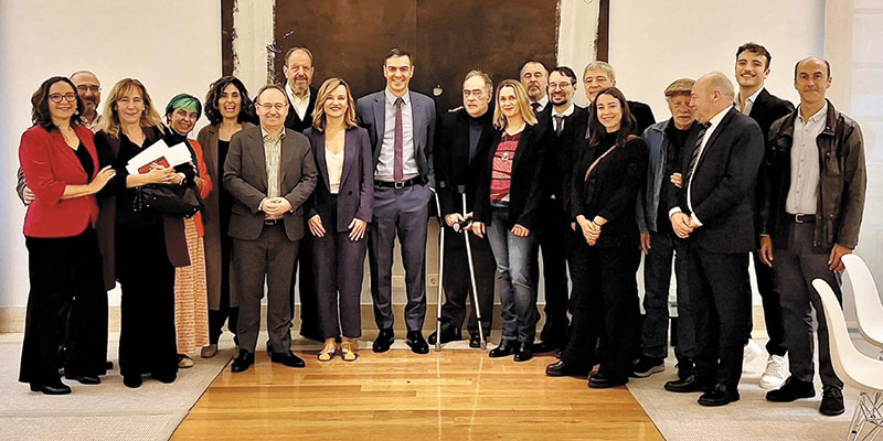 Carlos Rodríguez recibido por el presidente del Gobierno  con motivo de la aprobación de la Ley de Enseñanzas Artísticas
