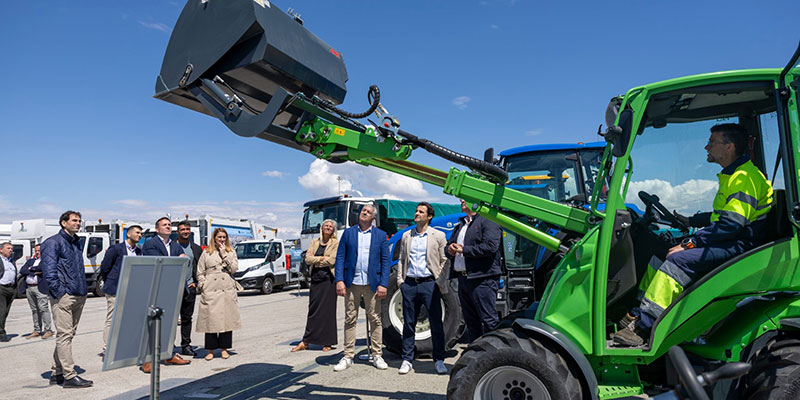 Presentada la nueva flota de vehículos  del servicio de recogida de residuos, limpieza viaria y limpieza de playas en torrevieja