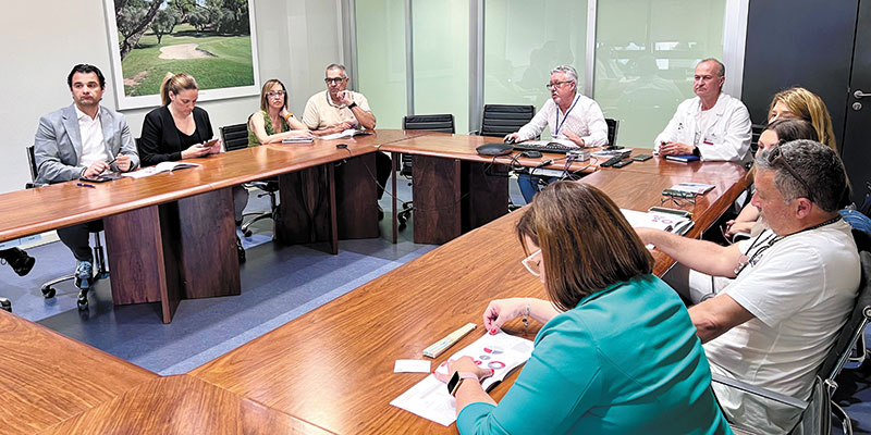 La gerencia del Departamento  de Salud de Torrevieja presenta  el balance de gestión anual a los alcaldes de los municipios que lo forman