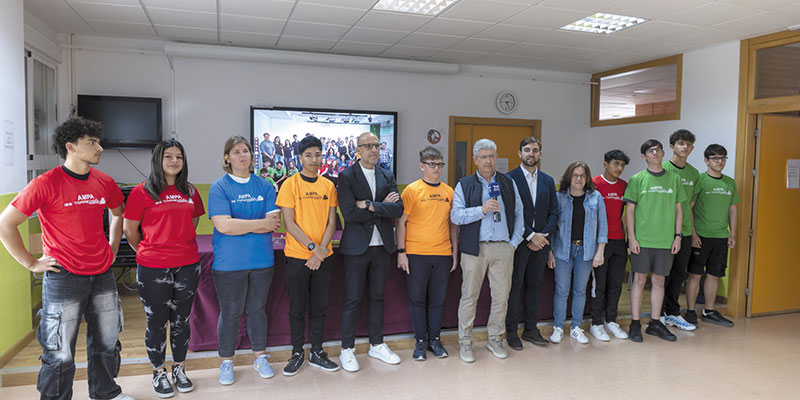 El ies Torrevigía obtiene  un primer premio de la umh en robótica y programación