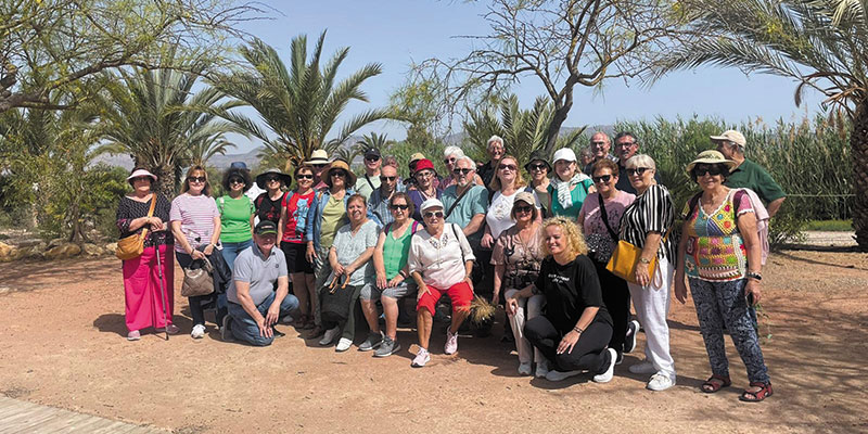 Convivencia de los alumnos del taller de cerámica  de gente mayor