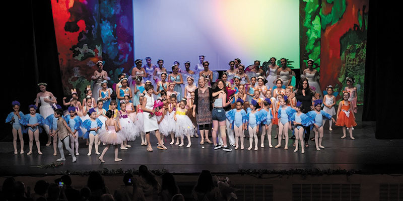 va3370-danza2 La Escuela Municipal de Danza clausuró el curso con “El bosque encantado”