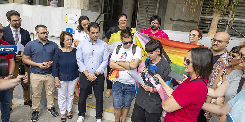 Arrancaron los actos del orgullo con la lectura del Manifiesto