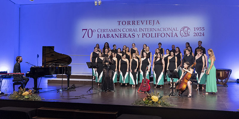 Brillante inicio del 70 certamen a cargo del coro Sinfonía de la Escuela Coral Municipal y la cantante Ruth Lorenzo