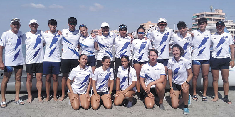 El equipo de remo del Real Club Náutico de Torrevieja ha conseguido medallas de plata y bronce en el Campeonato de España de Beach Sprint.