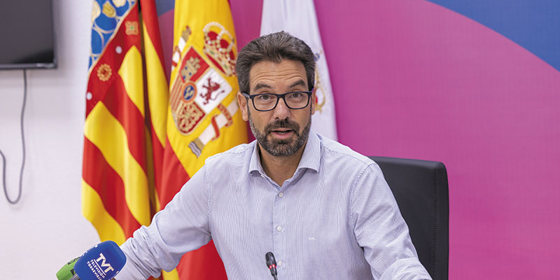 La Junta de Gobierno acuerda prorrogar las adjudicaciones de las Fiestas de La Mata, Coronación de la Reina de la Sal y montaje del Belén Municipal