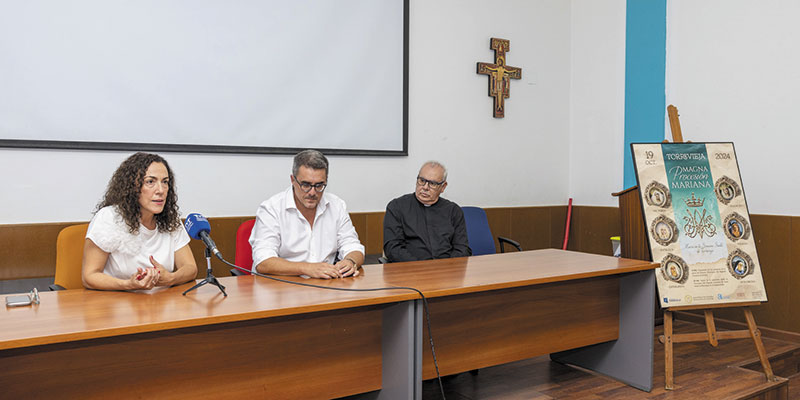 Las imágenes de la Virgen de la Semana Santa  de Torrevieja participarán en una magna procesión mariana con motivo del 31º Encuentro de Cofradías
