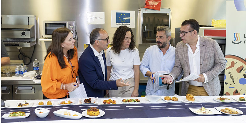 La Asociación de Empresas de Hostelería de Torrevieja y Comarca presenta el Primer Concurso y la 11 Edición de «Nos Vamos de Tapas»